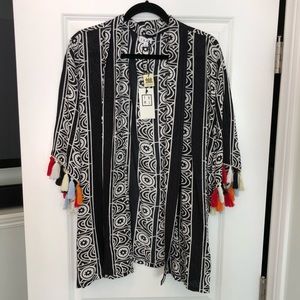 Black and white pattern kimono with tassels